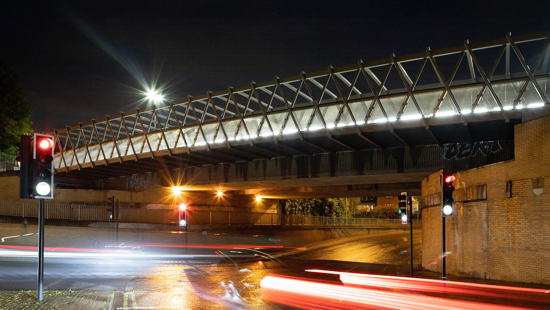 Sarah-Wigglesworth-Architects Kingston-Go-Cycle Bridge Wide Shot Night  1800x1013
