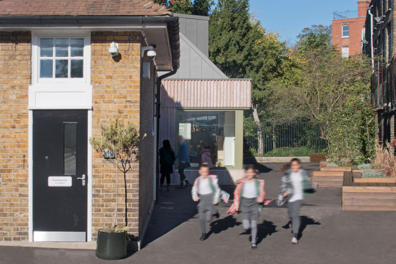 Sarah-Wigglesworth-Architects Kingsgate School Exterior Play 1800