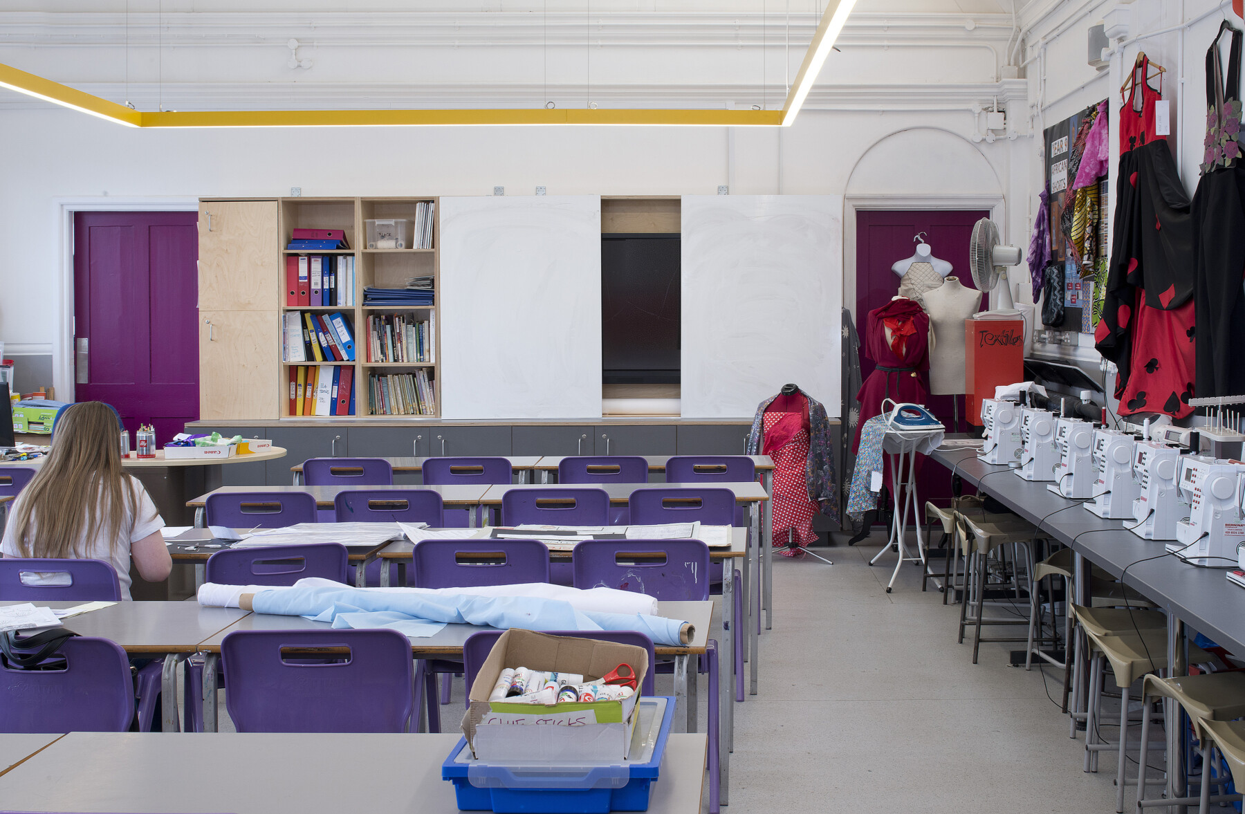 Sarah-Wigglesworth-Architects Parliament-Hill-School-Textiles-Teaching Wall 3600